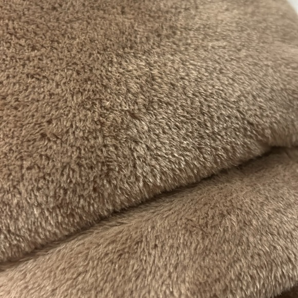 Huntington Home Royal Plush Blanket Full/Queen
NEW - Picture 3 of 5